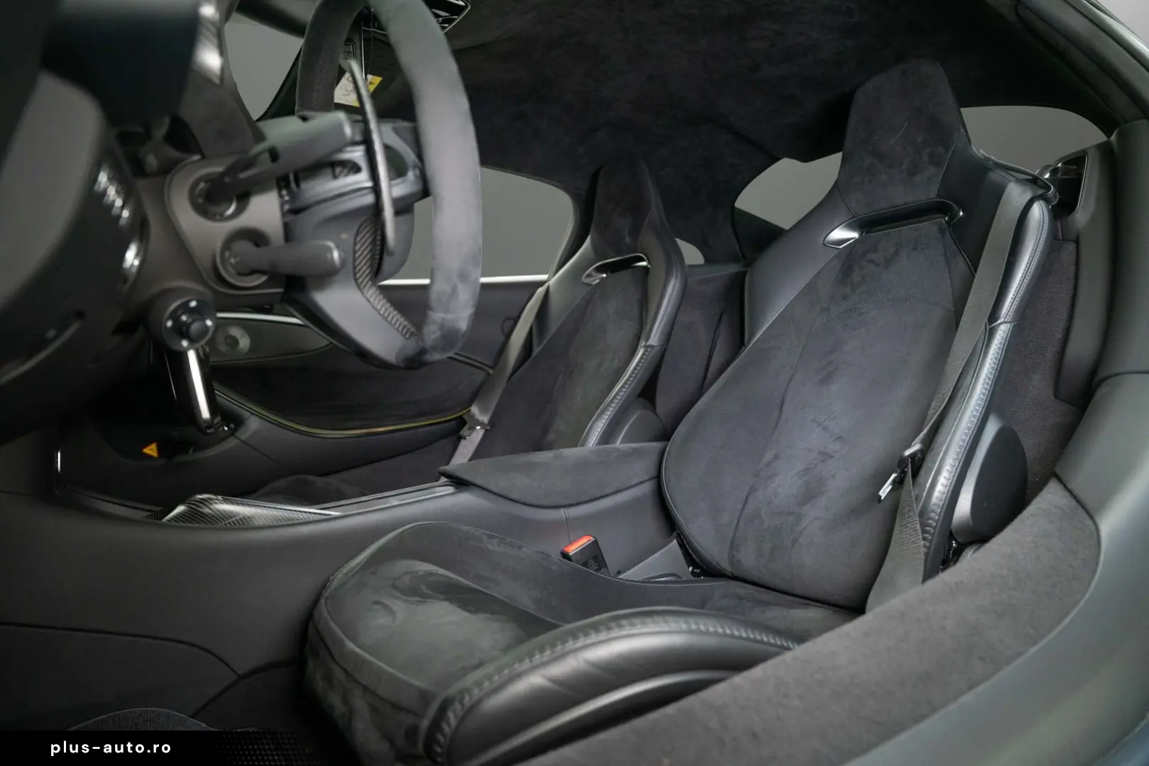 MCLAREN Artura Coupé I Interior CF I Performance I Lift