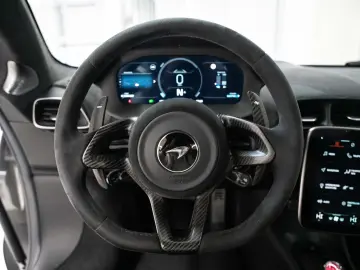 MCLAREN Artura Coupé I Interior CF I Performance I Lift