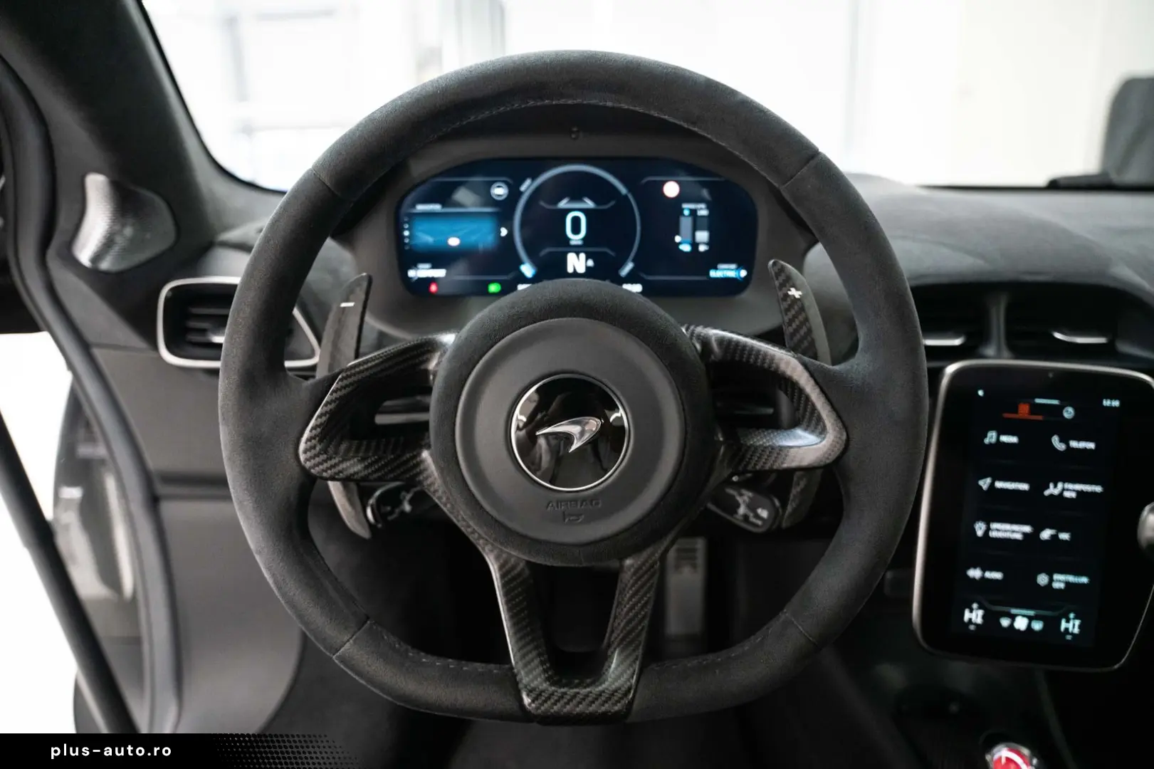 MCLAREN Artura Coupé I Interior CF I Performance I Lift