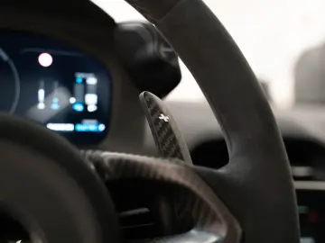 MCLAREN Artura Coupé I Interior CF I Performance I Lift