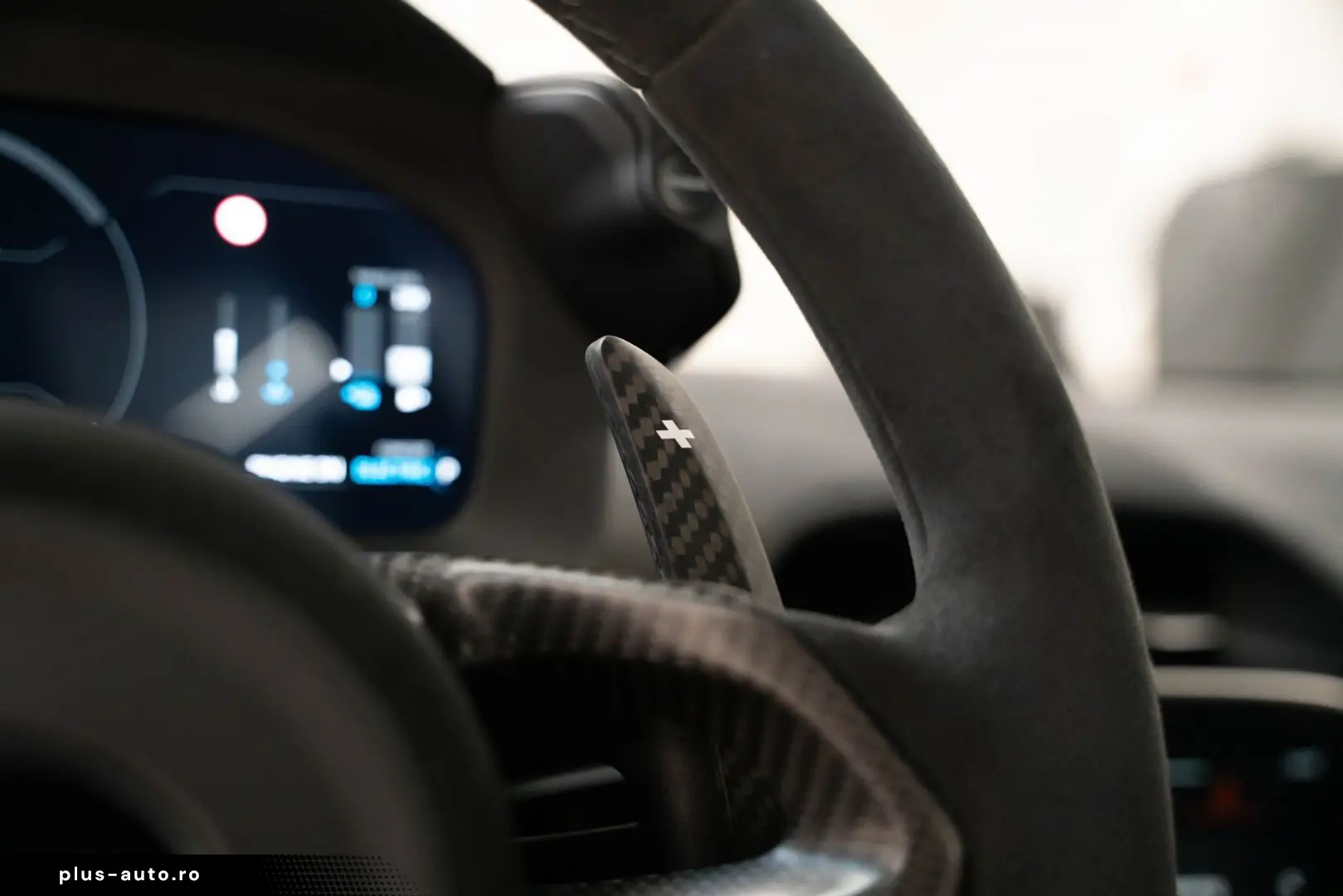 MCLAREN Artura Coupé I Interior CF I Performance I Lift