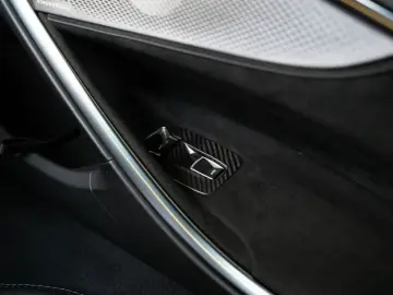 MCLAREN Artura Coupé I Interior CF I Performance I Lift