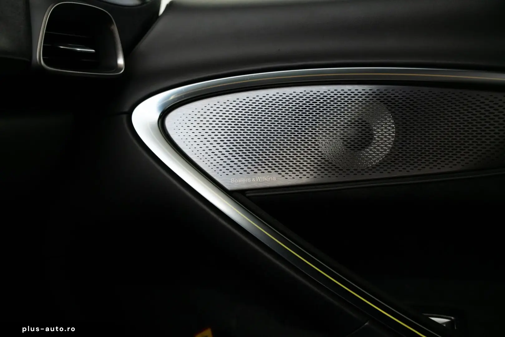 MCLAREN Artura Coupé I Interior CF I Performance I Lift