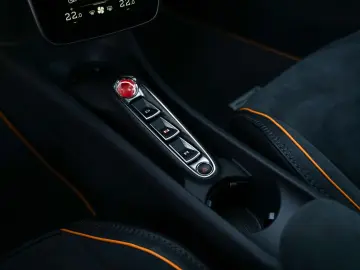 MCLAREN Artura Performance I Lift I Black Pack