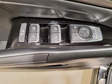 KIA Sorento 2.2D Platinum 4WDILEDIBOSE 360  ACCISHZ