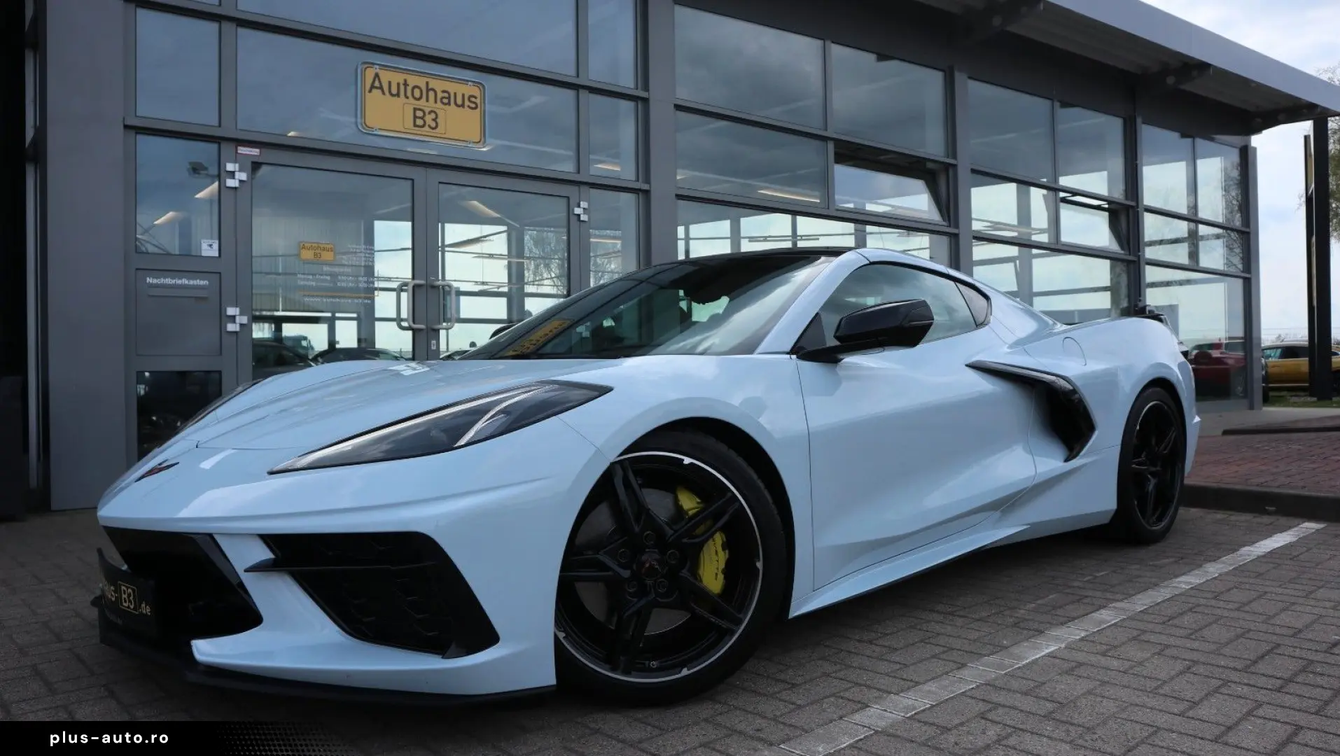 CORVETTE C8 6.2L V8 Stingray 3LT Coupe Targa