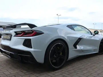 CORVETTE C8 6.2L V8 Stingray 3LT Coupe Targa