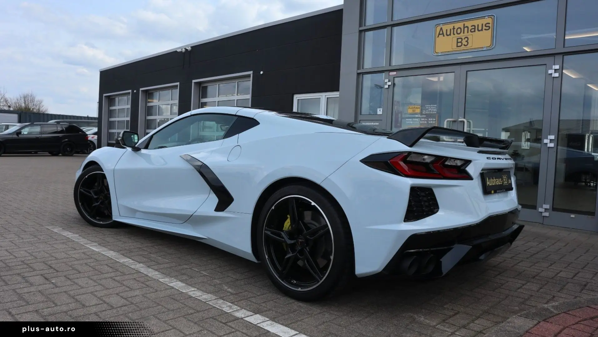 CORVETTE C8 6.2L V8 Stingray 3LT Coupe Targa