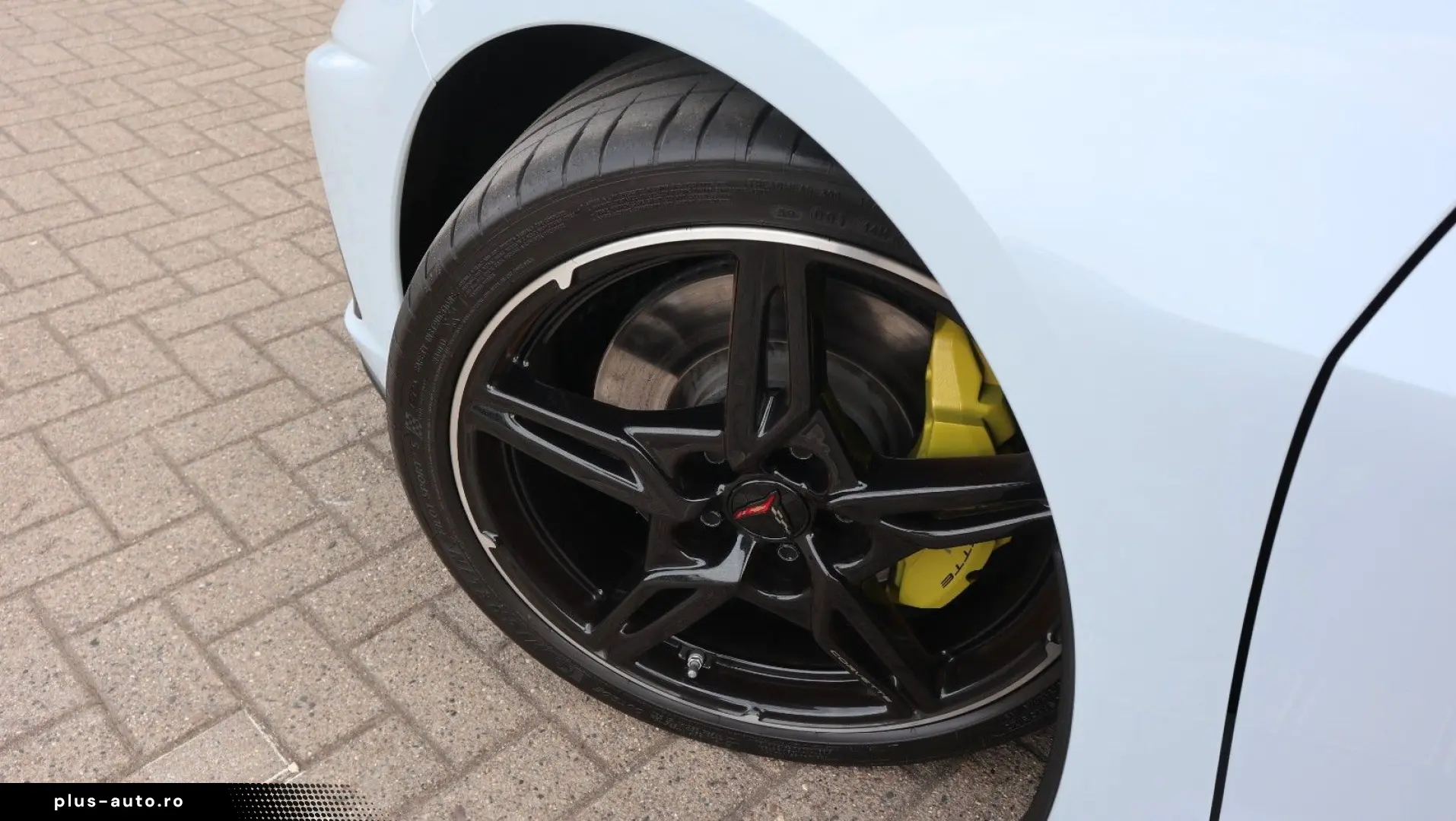 CORVETTE C8 6.2L V8 Stingray 3LT Coupe Targa