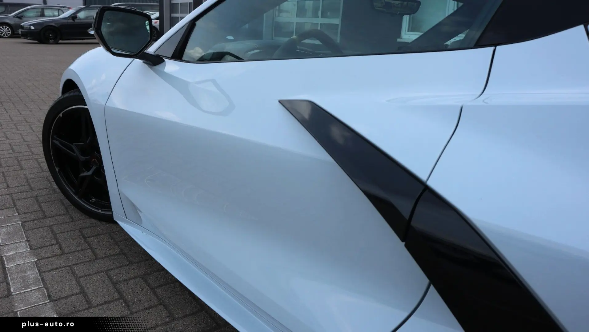 CORVETTE C8 6.2L V8 Stingray 3LT Coupe Targa