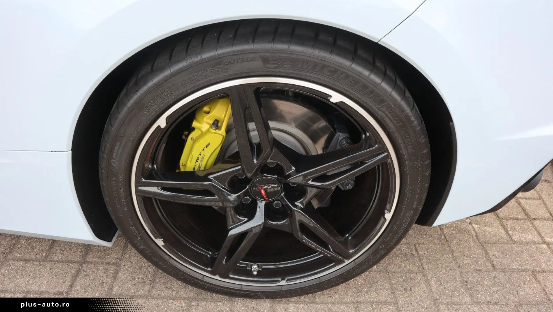 CORVETTE C8 6.2L V8 Stingray 3LT Coupe Targa