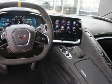 CORVETTE C8 6.2L V8 Stingray 3LT Coupe Targa