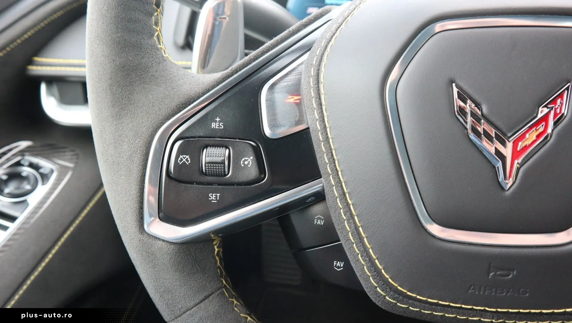 CORVETTE C8 6.2L V8 Stingray 3LT Coupe Targa