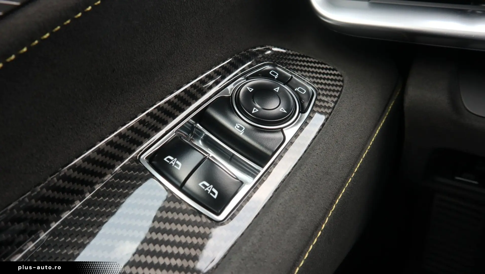 CORVETTE C8 6.2L V8 Stingray 3LT Coupe Targa
