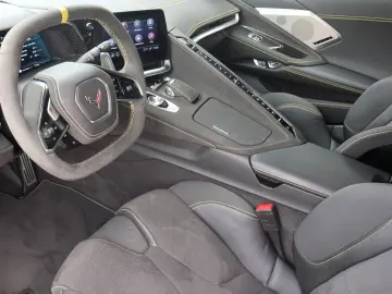 CORVETTE C8 6.2L V8 Stingray 3LT Coupe Targa