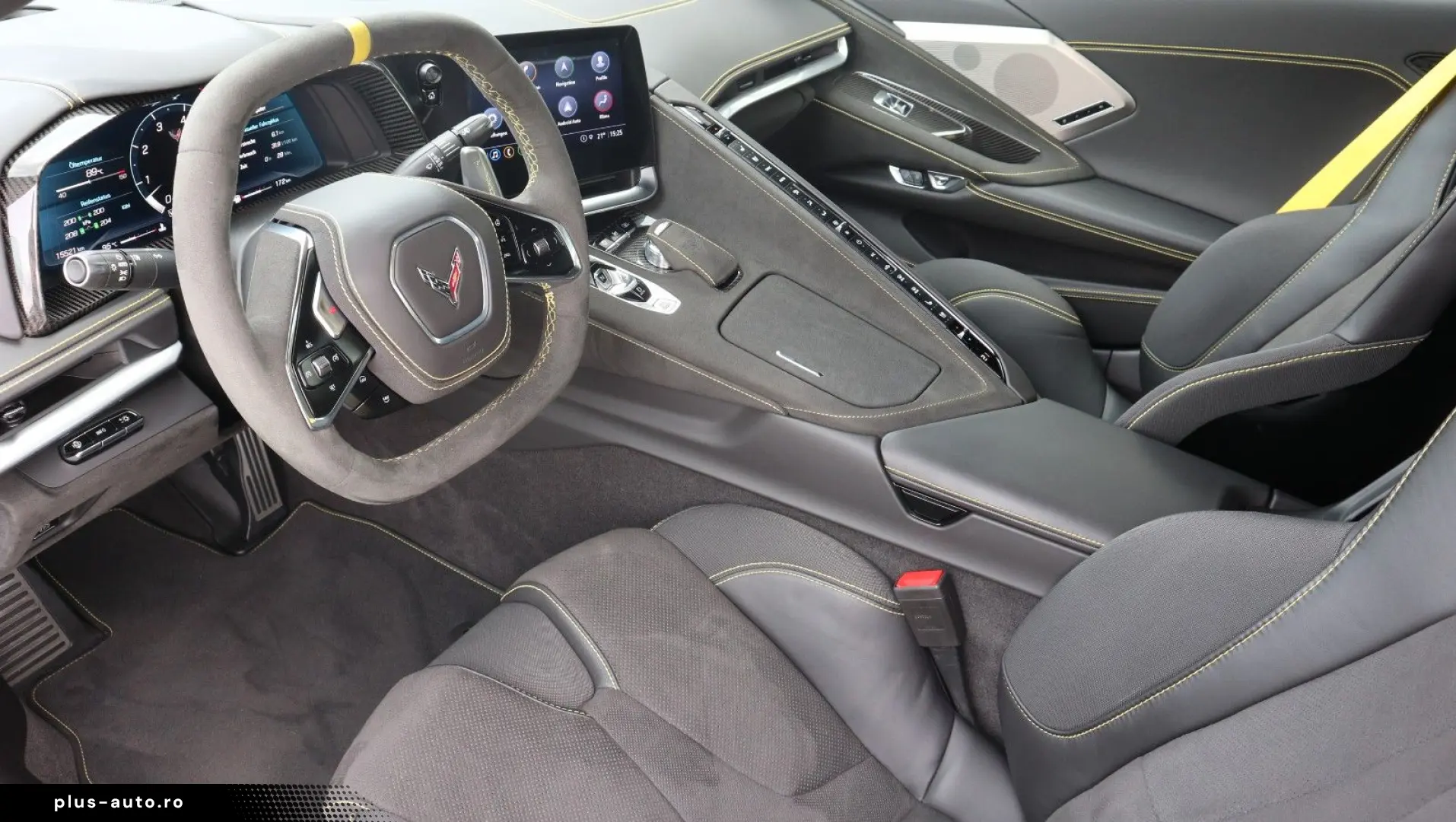 CORVETTE C8 6.2L V8 Stingray 3LT Coupe Targa