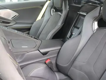 CORVETTE C8 6.2L V8 Stingray 3LT Coupe Targa