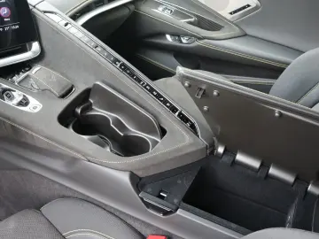 CORVETTE C8 6.2L V8 Stingray 3LT Coupe Targa