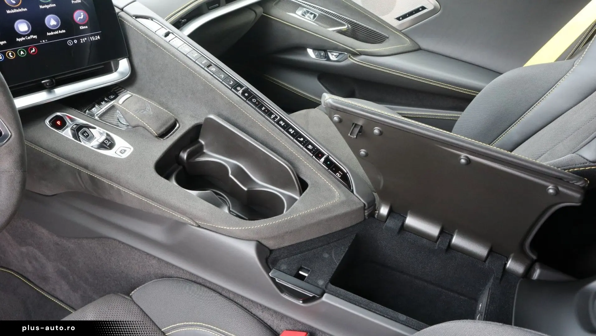 CORVETTE C8 6.2L V8 Stingray 3LT Coupe Targa