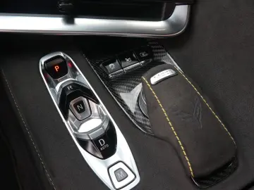 CORVETTE C8 6.2L V8 Stingray 3LT Coupe Targa