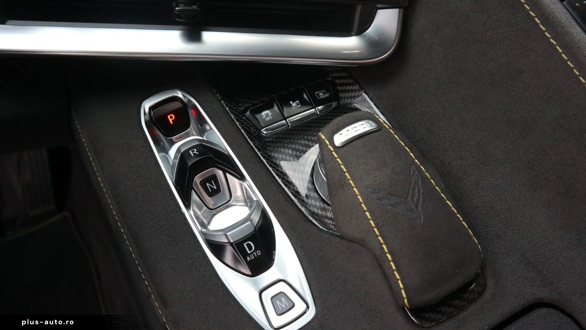 CORVETTE C8 6.2L V8 Stingray 3LT Coupe Targa