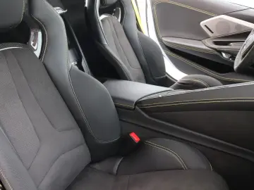 CORVETTE C8 6.2L V8 Stingray 3LT Coupe Targa