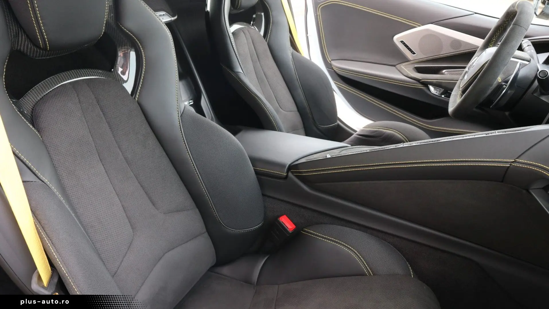 CORVETTE C8 6.2L V8 Stingray 3LT Coupe Targa
