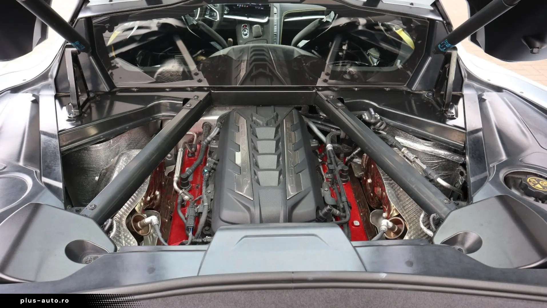 CORVETTE C8 6.2L V8 Stingray 3LT Coupe Targa