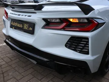 CORVETTE C8 6.2L V8 Stingray 3LT Coupe Targa