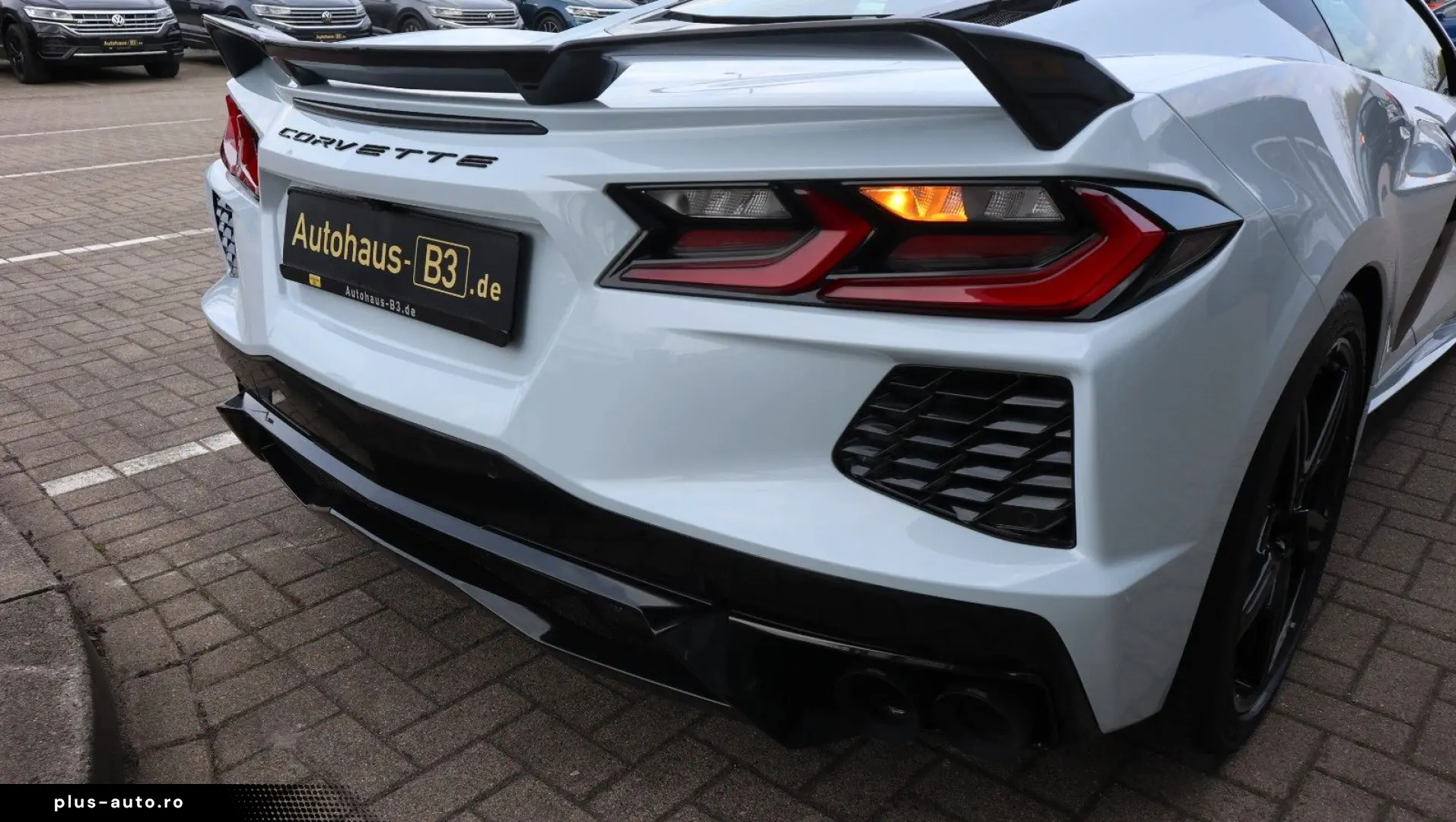 CORVETTE C8 6.2L V8 Stingray 3LT Coupe Targa