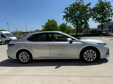 Toyota Camry Business 2.5 HYBRID 218 Cp