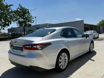 Toyota Camry Business 2.5 HYBRID 218 Cp
