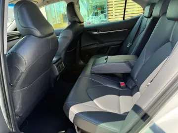 Toyota Camry Business 2.5 HYBRID 218 Cp
