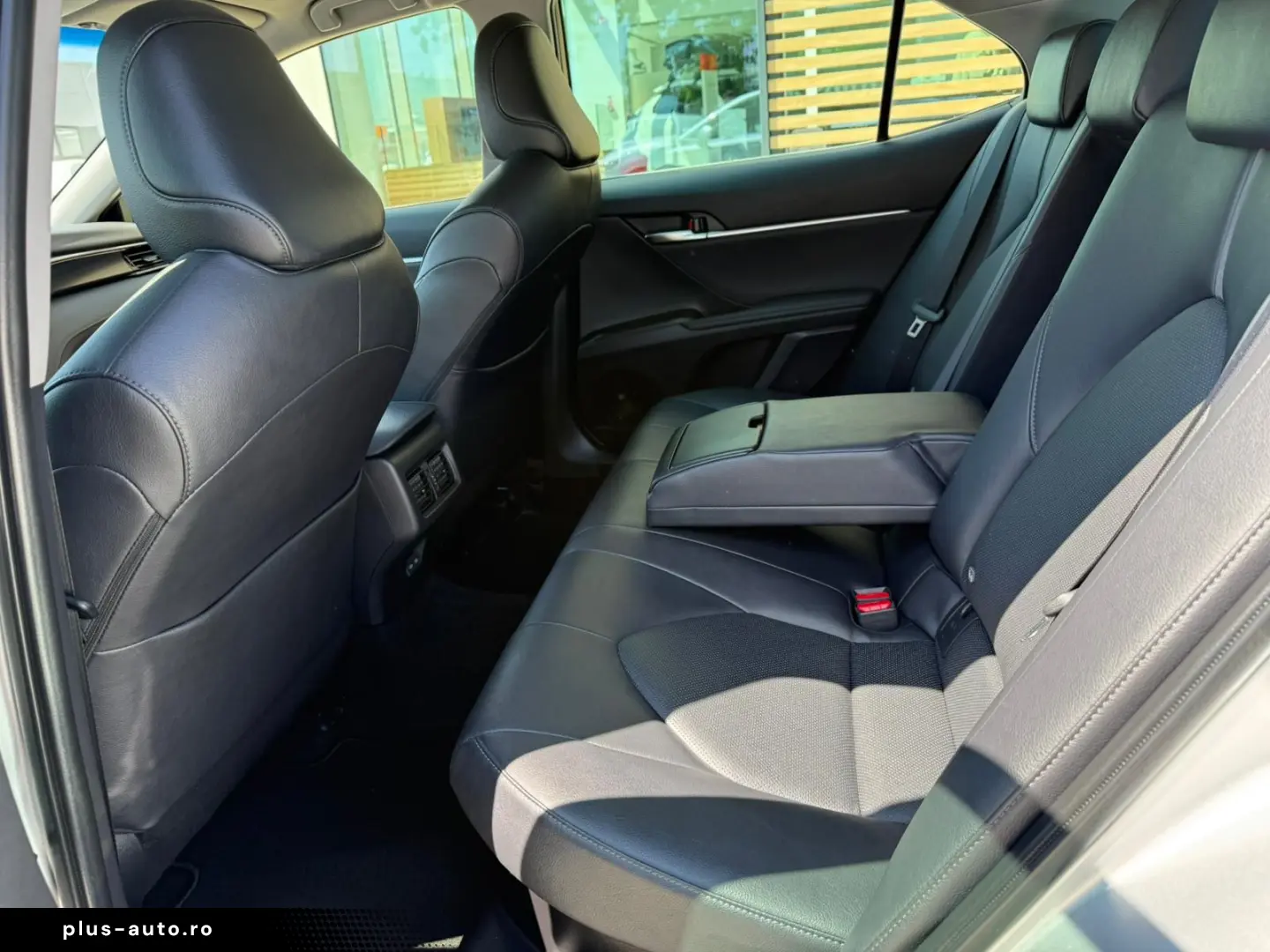 Toyota Camry Business 2.5 HYBRID 218 Cp