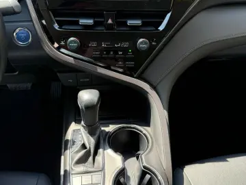 Toyota Camry Business 2.5 HYBRID 218 Cp