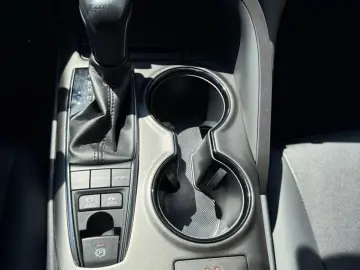 Toyota Camry Business 2.5 HYBRID 218 Cp