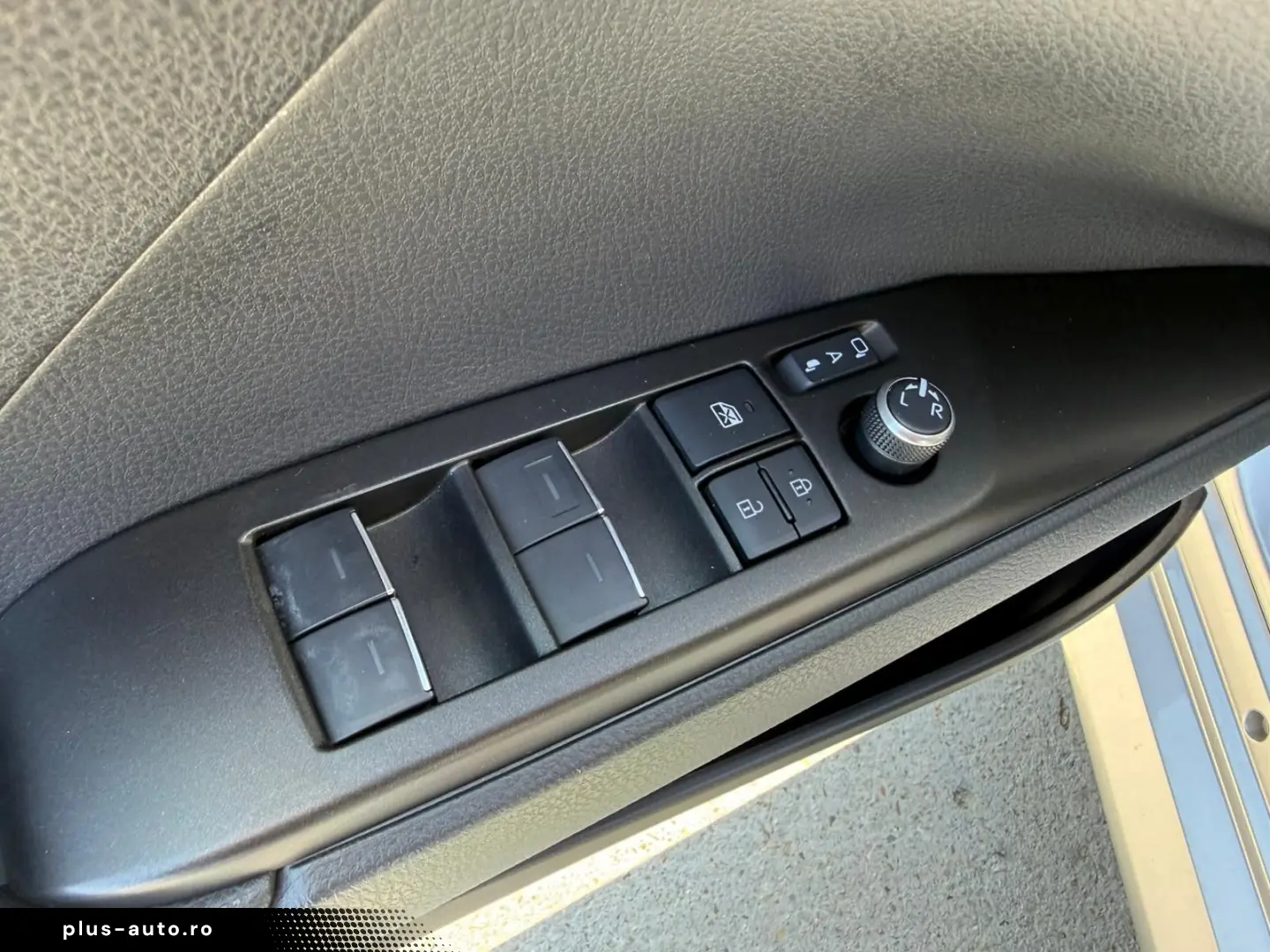 Toyota Camry Business 2.5 HYBRID 218 Cp