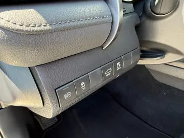 Toyota Camry Business 2.5 HYBRID 218 Cp