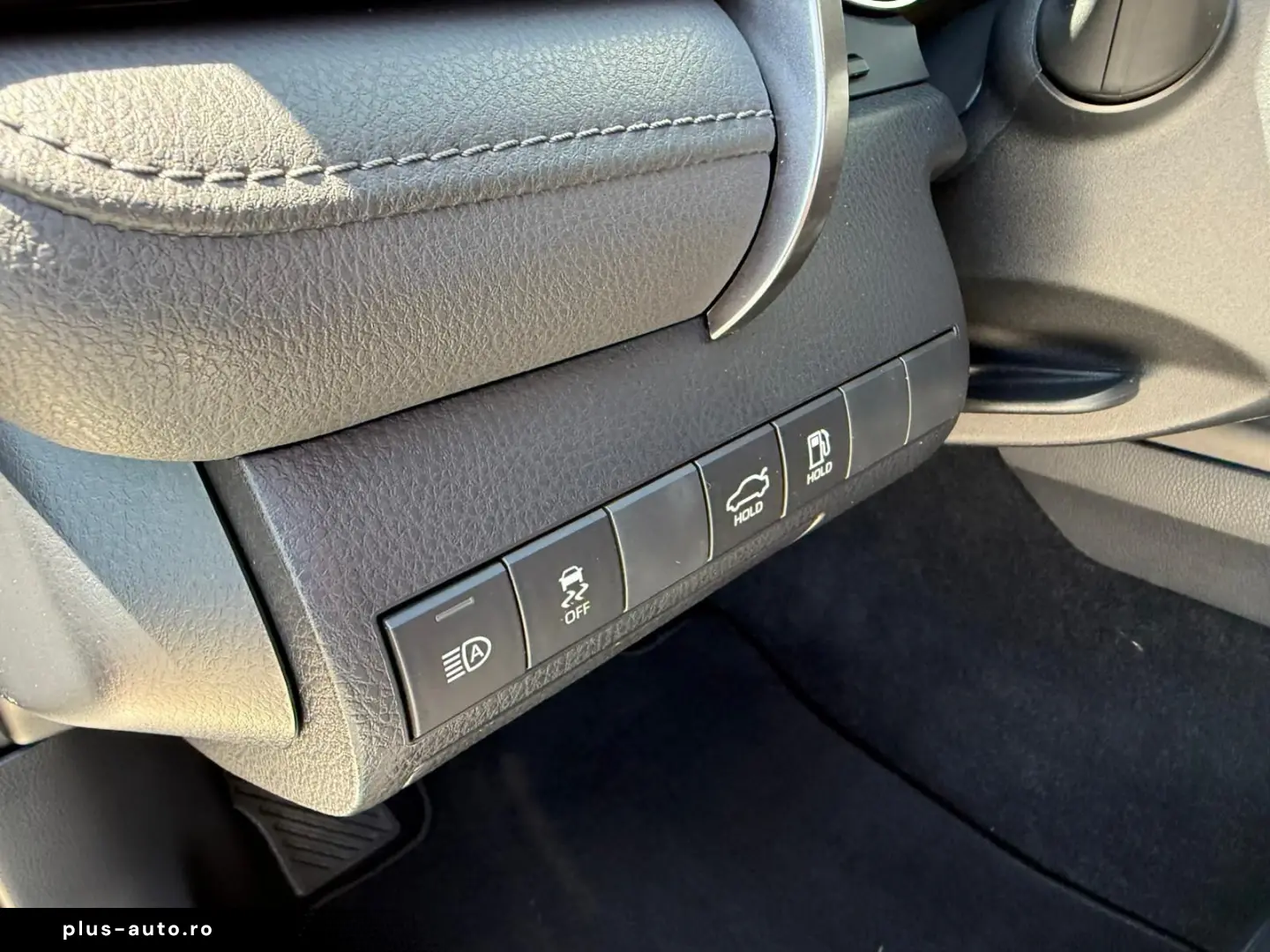 Toyota Camry Business 2.5 HYBRID 218 Cp