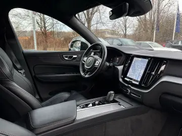 VOLVO XC60 R Design Plug-In Hybrid AWD AHK Digitales C
