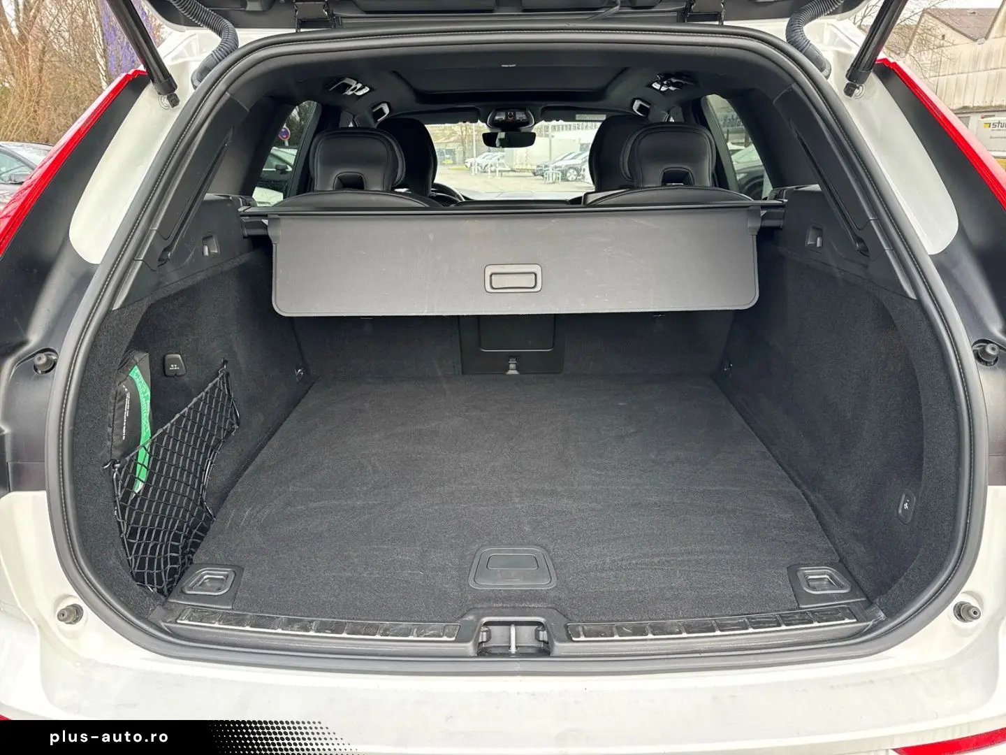 VOLVO XC60 R Design Plug-In Hybrid AWD AHK Digitales C