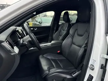 VOLVO XC60 R Design Plug-In Hybrid AWD AHK Digitales C