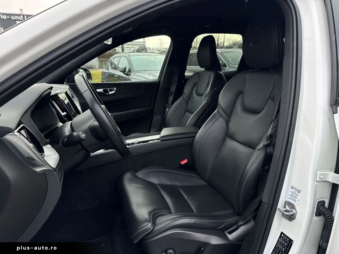 VOLVO XC60 R Design Plug-In Hybrid AWD AHK Digitales C