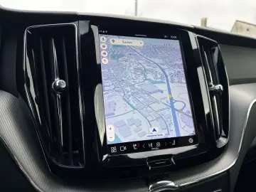 VOLVO XC60 R Design Plug-In Hybrid AWD AHK Digitales C