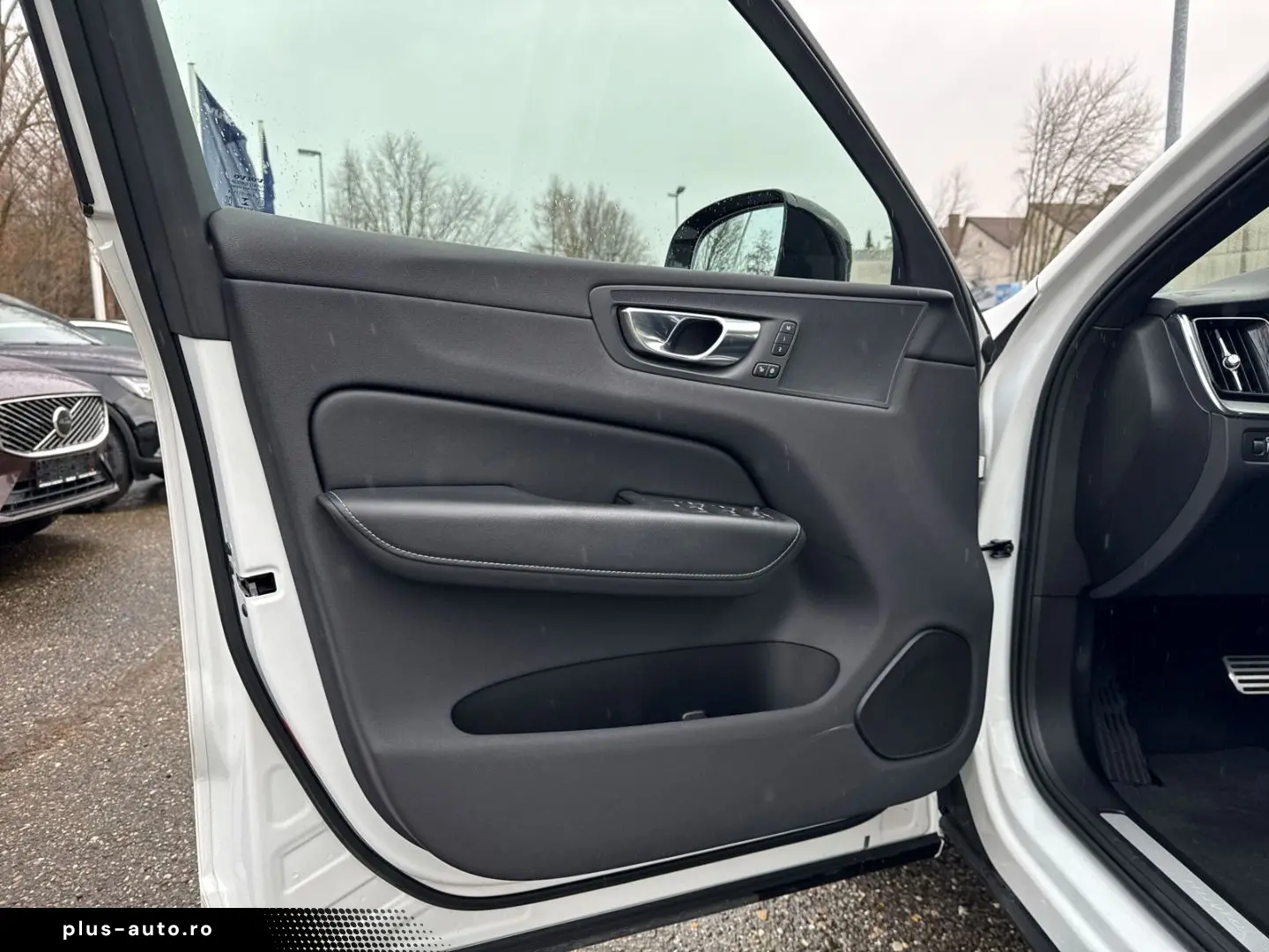 VOLVO XC60 R Design Plug-In Hybrid AWD AHK Digitales C