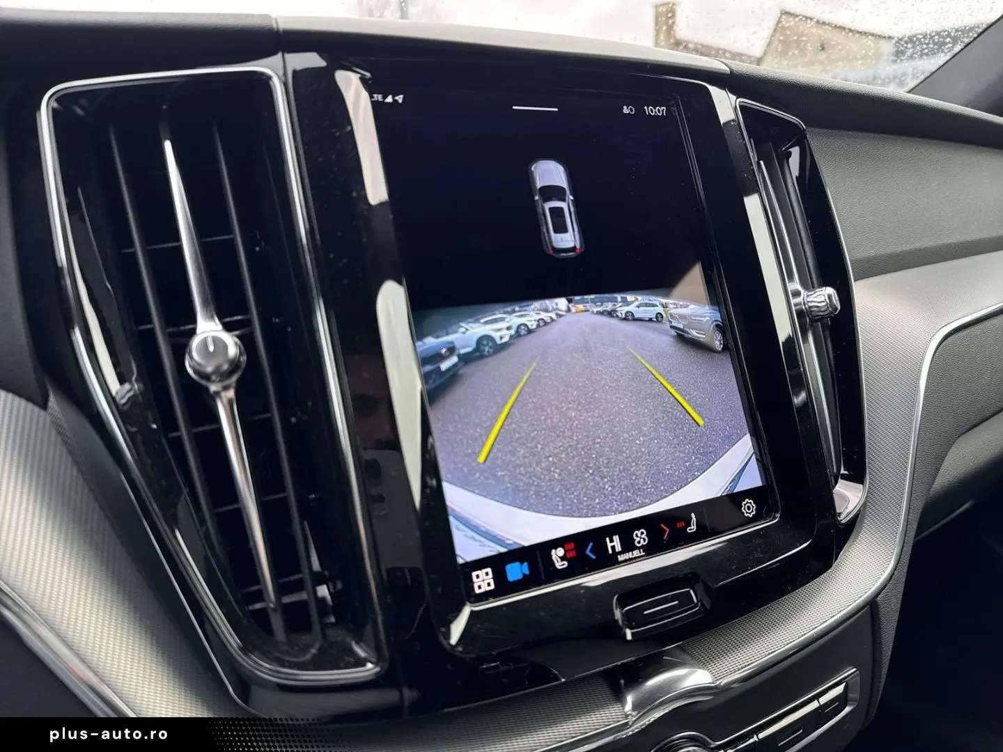 VOLVO XC60 R Design Plug-In Hybrid AWD AHK Digitales C