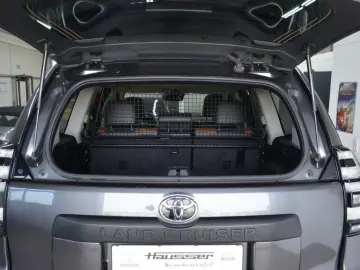 TOYOTA Land Cruiser 2.8 D-4D Automatic
