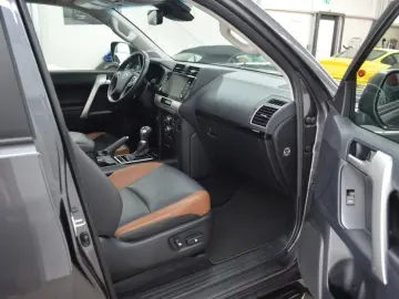TOYOTA Land Cruiser 2.8 D-4D Automatic