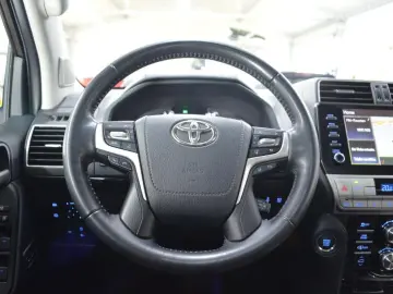 TOYOTA Land Cruiser 2.8 D-4D Automatic