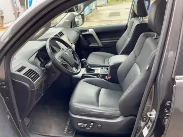 TOYOTA Land Cruiser 2.8D4-D Executive A